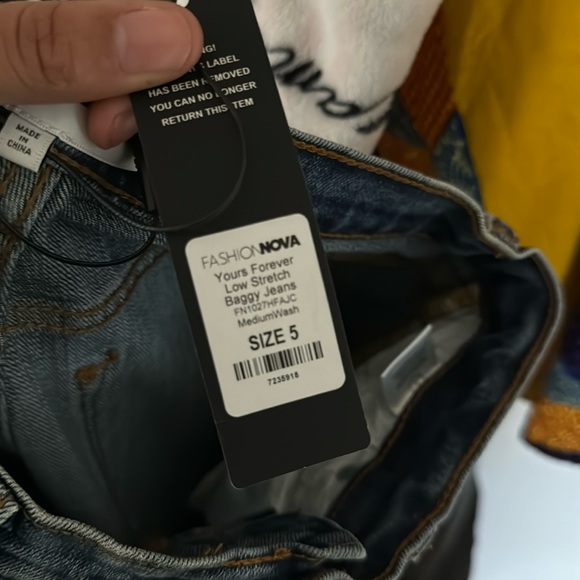 Fashion Nova yours forever low stretched baggy Jeans - Picture 1 of 2